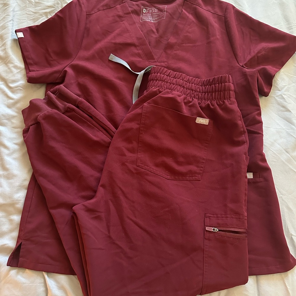 Figs Burgundy Scrub set